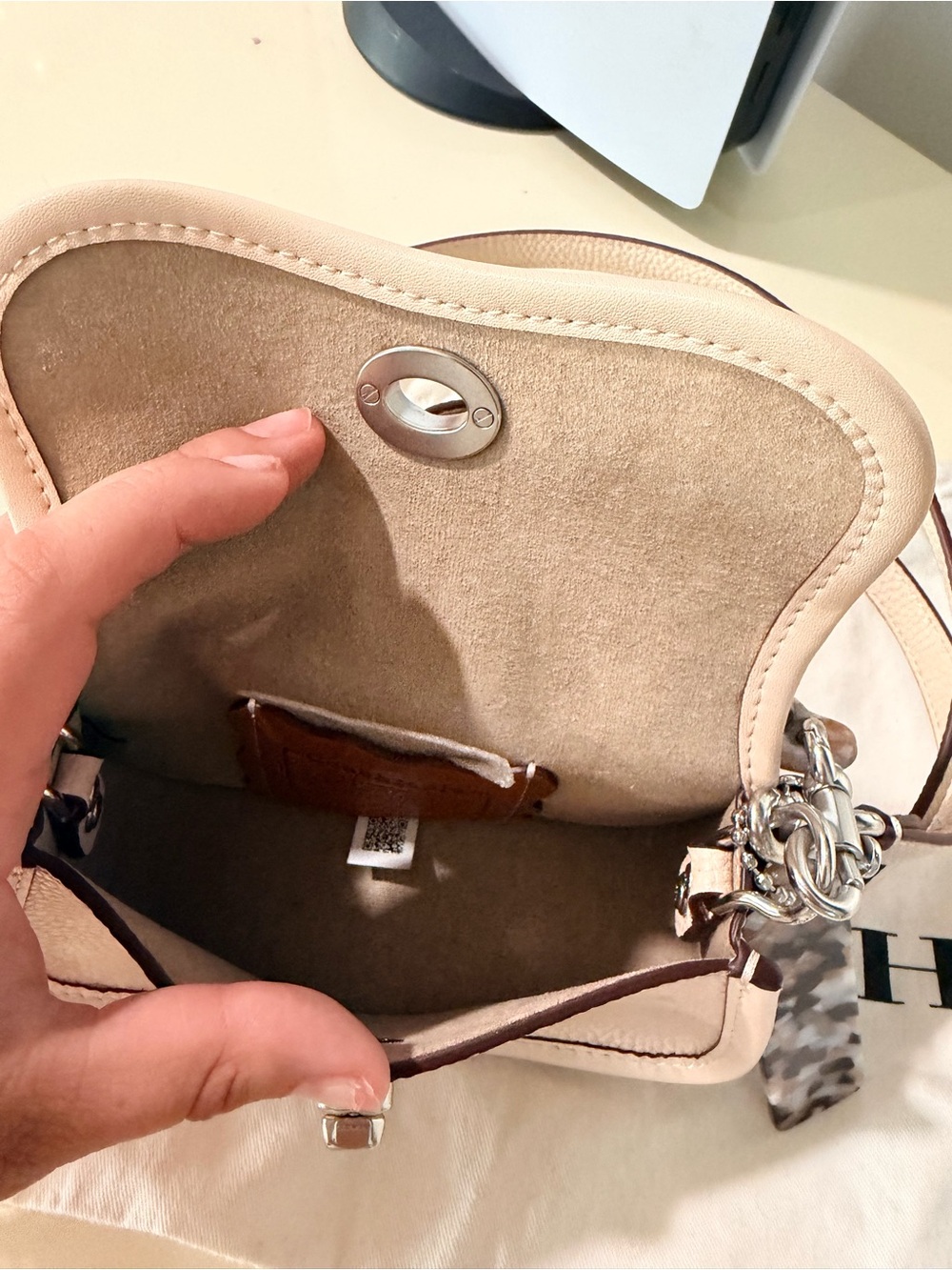 Coach mini wavy dinky Cream Pebble Leather Shoulder Bag with Tortoiseshell Link - Picture 11 of 15